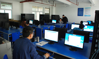 信息工程学院计算机网络实训室 专业技术服务赋能实践教学与创新